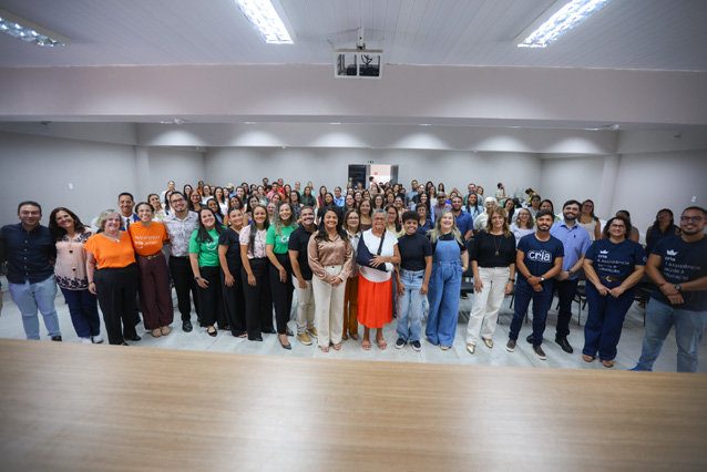 Participantes do lançamento do Plano Estadual reunidos em auditório